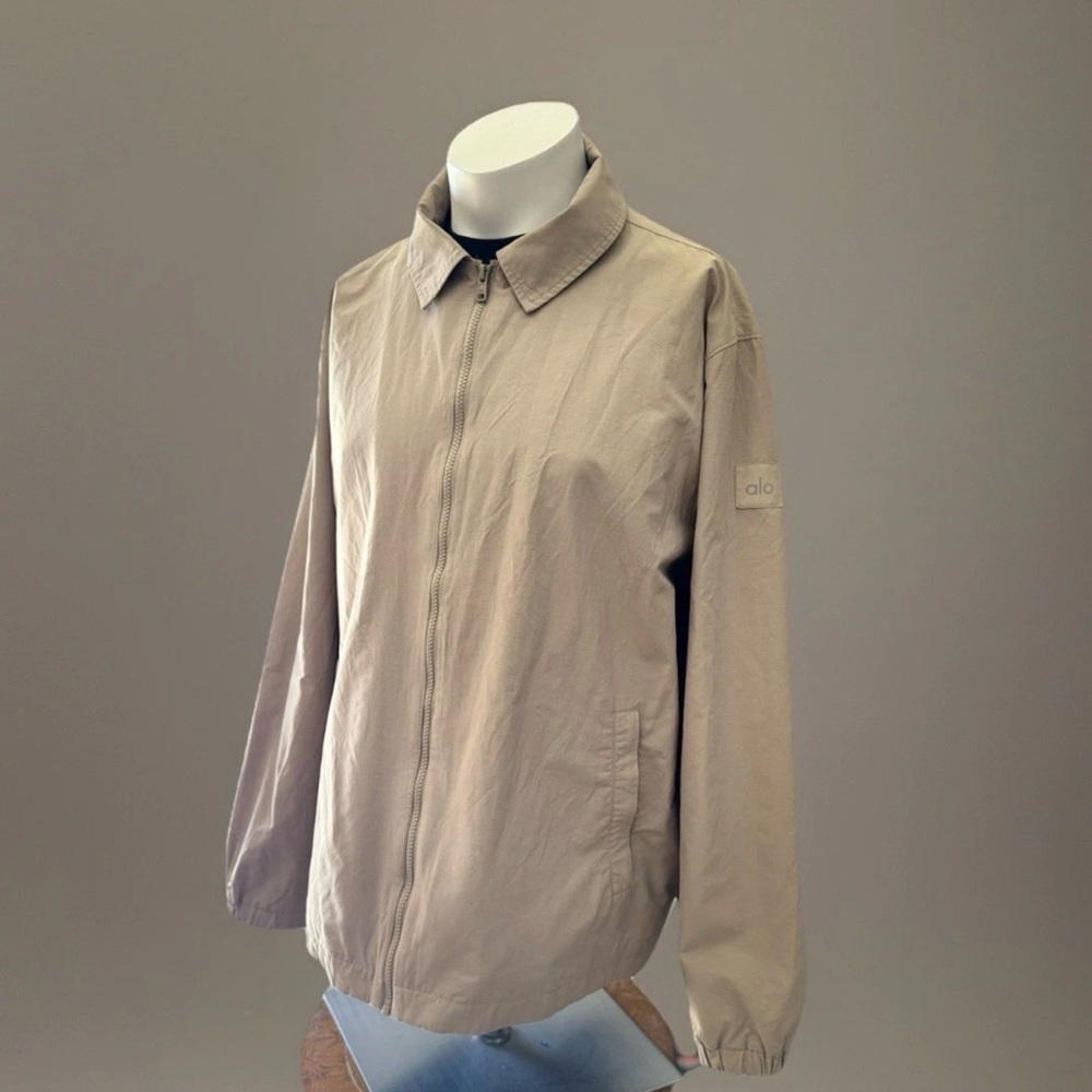 ALO Yoga Torrent Overshirt in Core Gravel Men L Cream